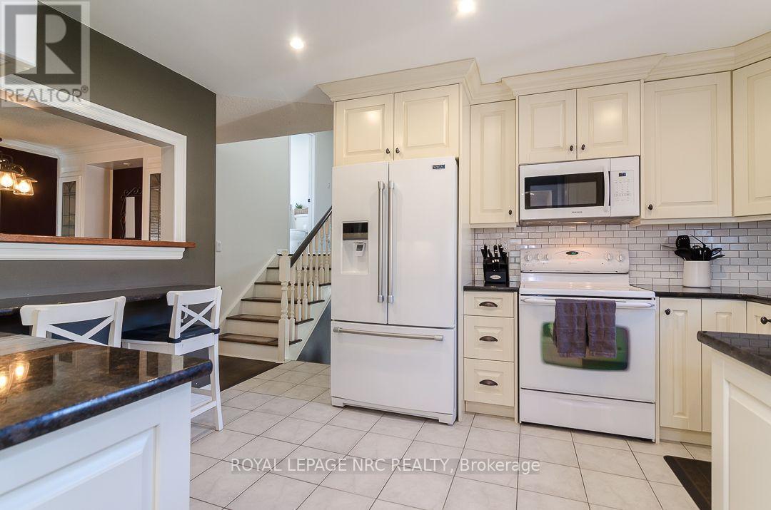 7979 Oakridge Drive, Niagara Falls, Ontario  L2H 2W1 - Photo 12 - X13856656