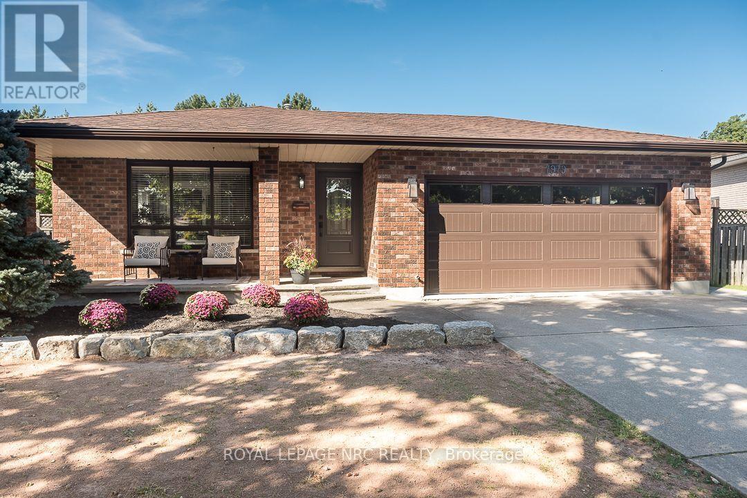 7979 Oakridge Drive, Niagara Falls, Ontario  L2H 2W1 - Photo 2 - X13856656