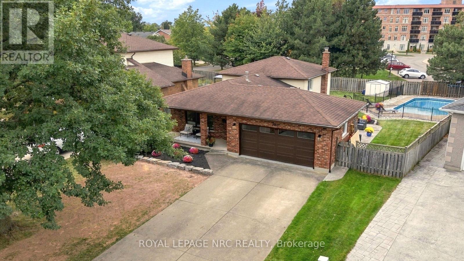 7979 Oakridge Drive, Niagara Falls, Ontario  L2H 2W1 - Photo 3 - X13856656