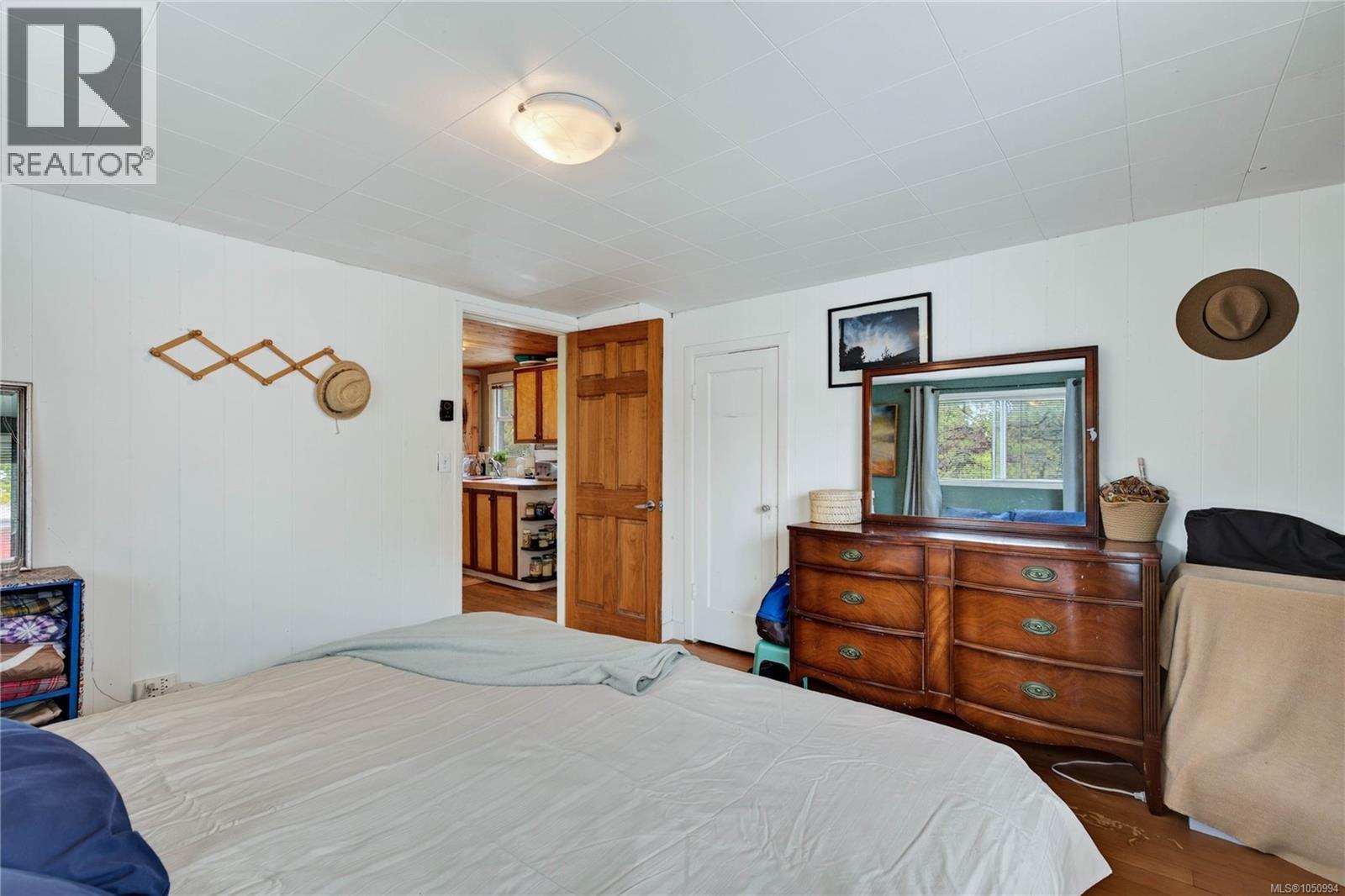 129 Hereford Ave