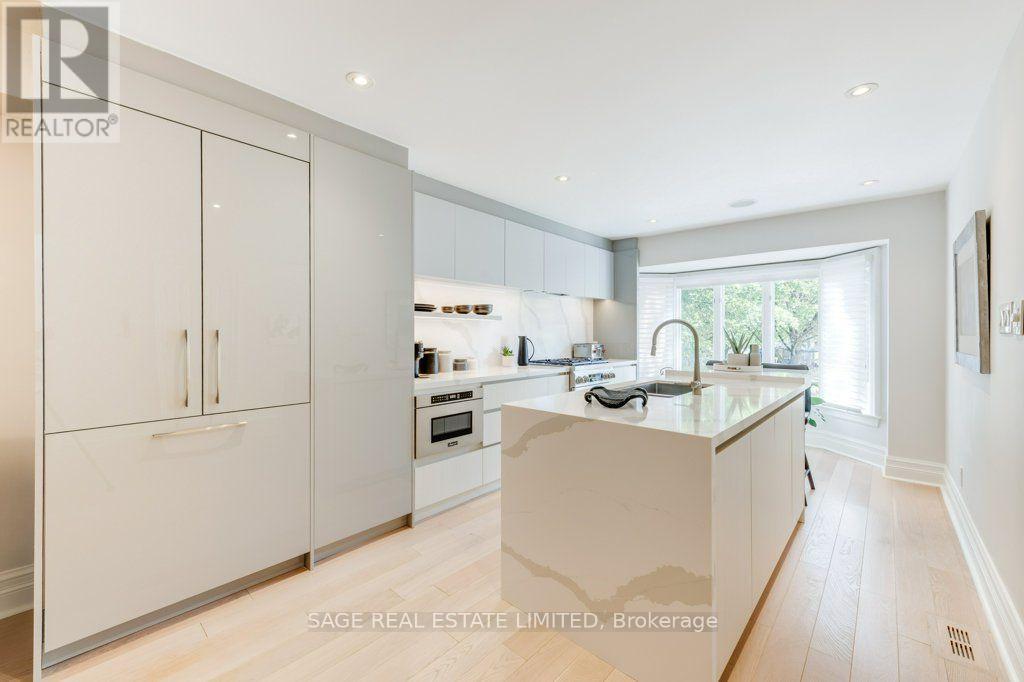 70 HEATH STREET E, Toronto, Ontario