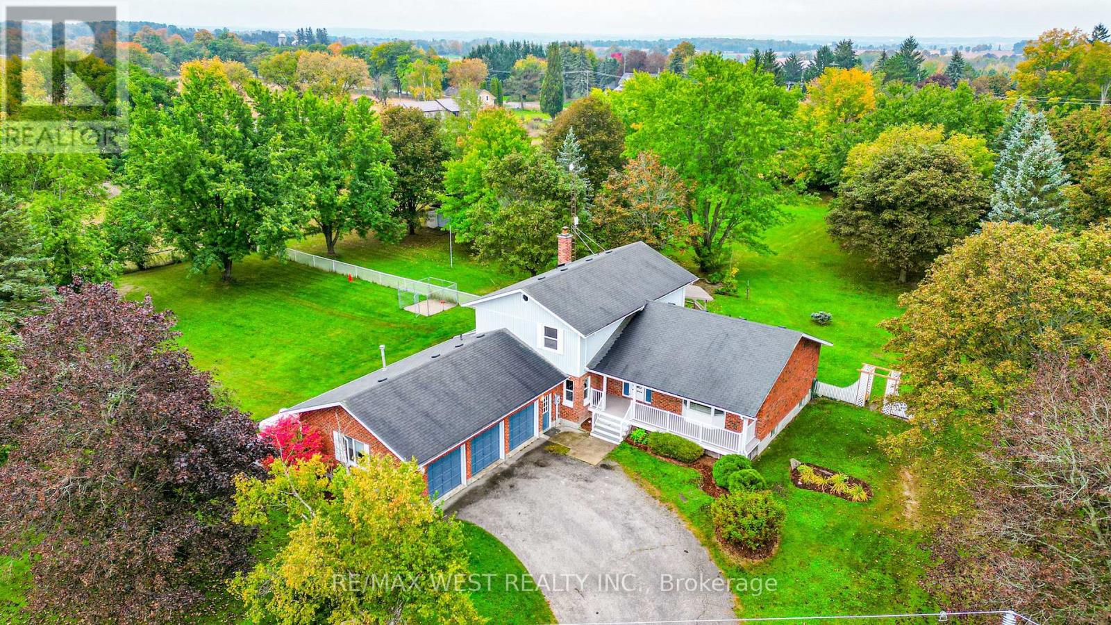 24 SMITH DRIVE, Uxbridge, Ontario