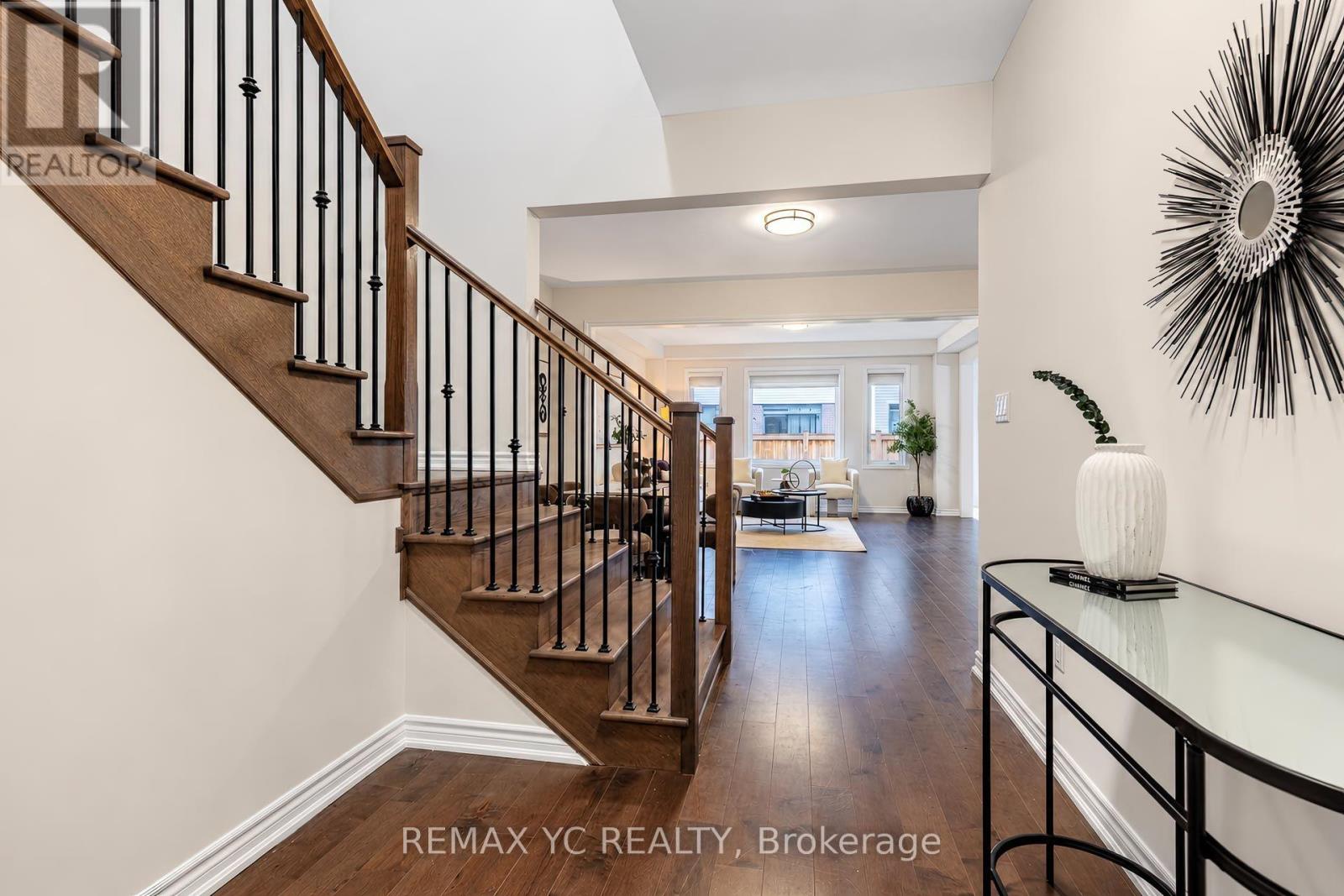 126 Durham Avenue, Barrie, Ontario  L9J 0W7 - Photo 3 - S13856492
