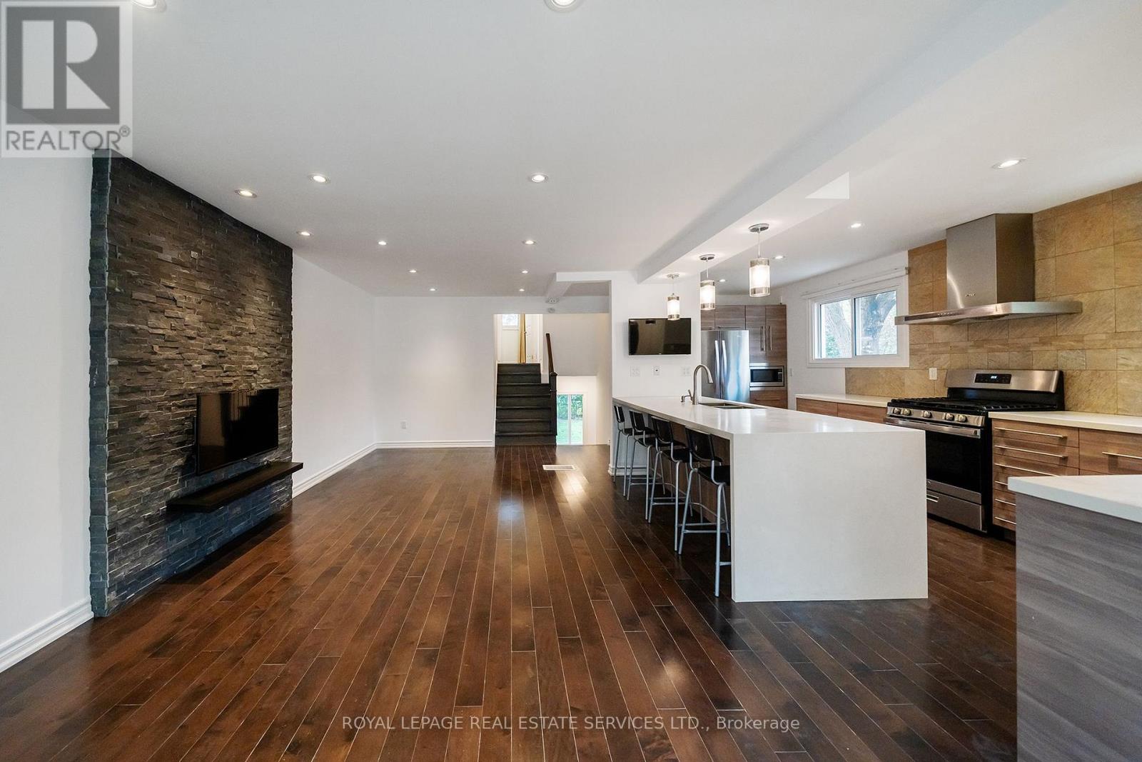 1254 Napier Crescent, Oakville, Ontario  L6H 2A4 - Photo 2 - W13856454