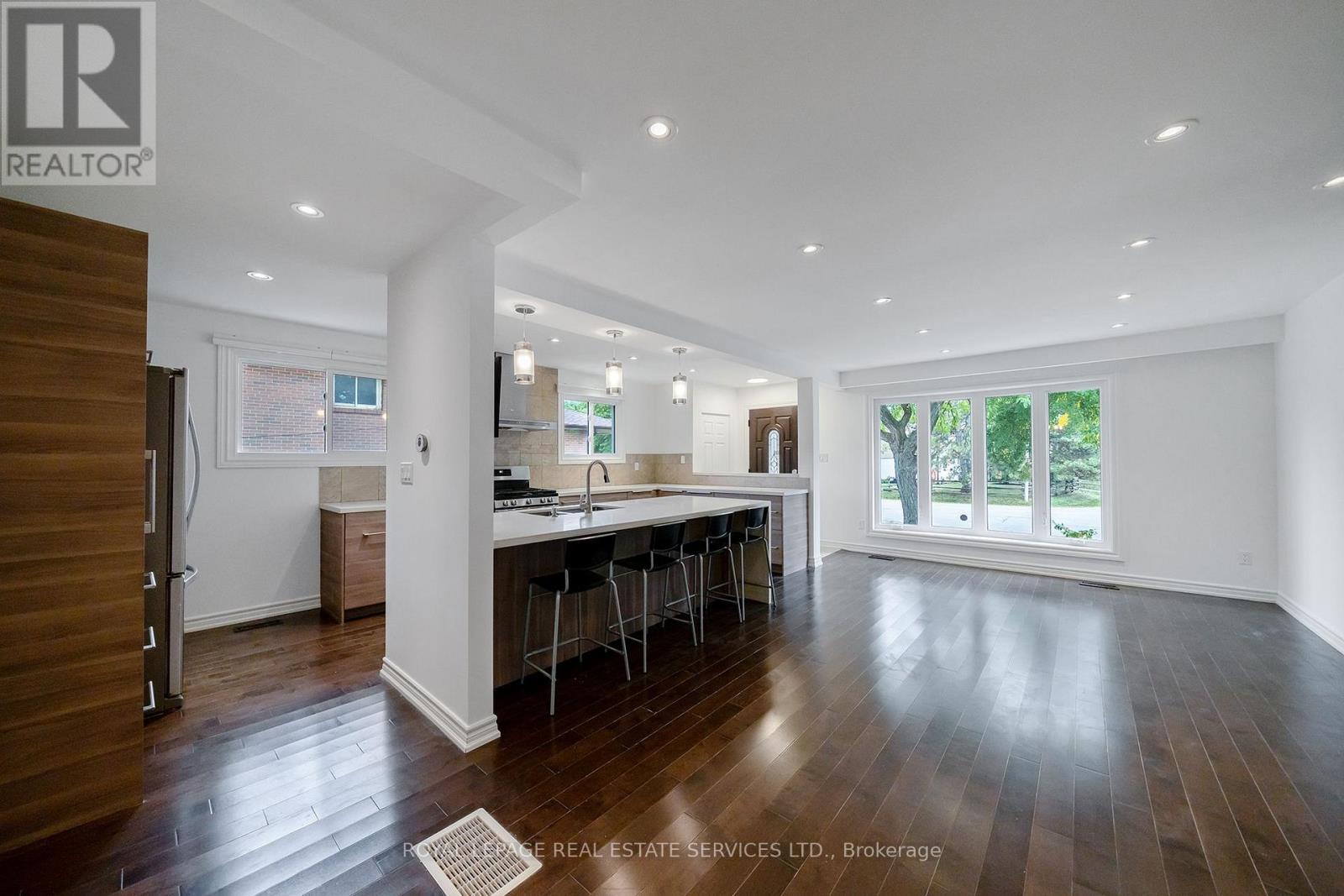 1254 Napier Crescent, Oakville, Ontario  L6H 2A4 - Photo 4 - W13856454