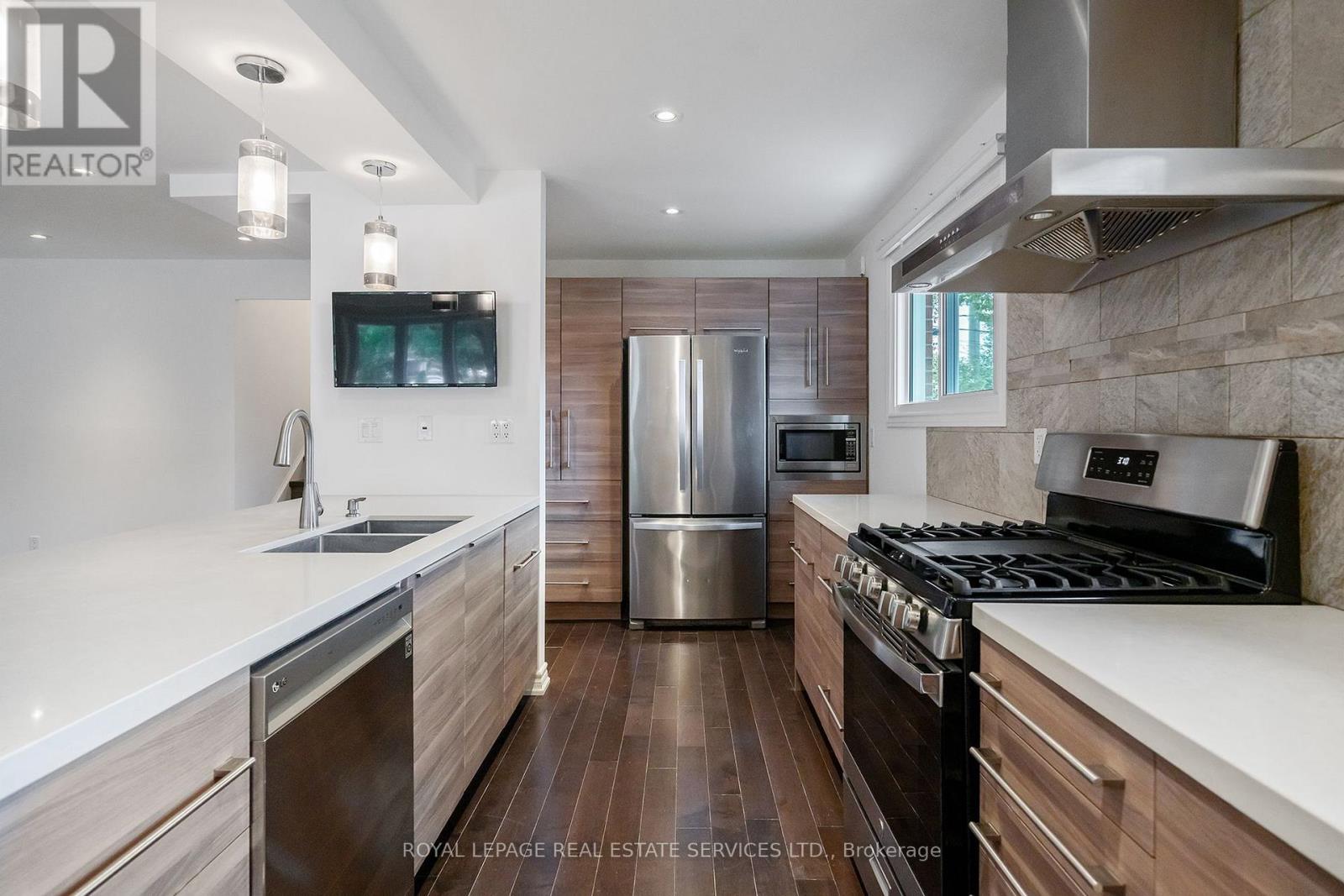 1254 Napier Crescent, Oakville, Ontario  L6H 2A4 - Photo 8 - W13856454