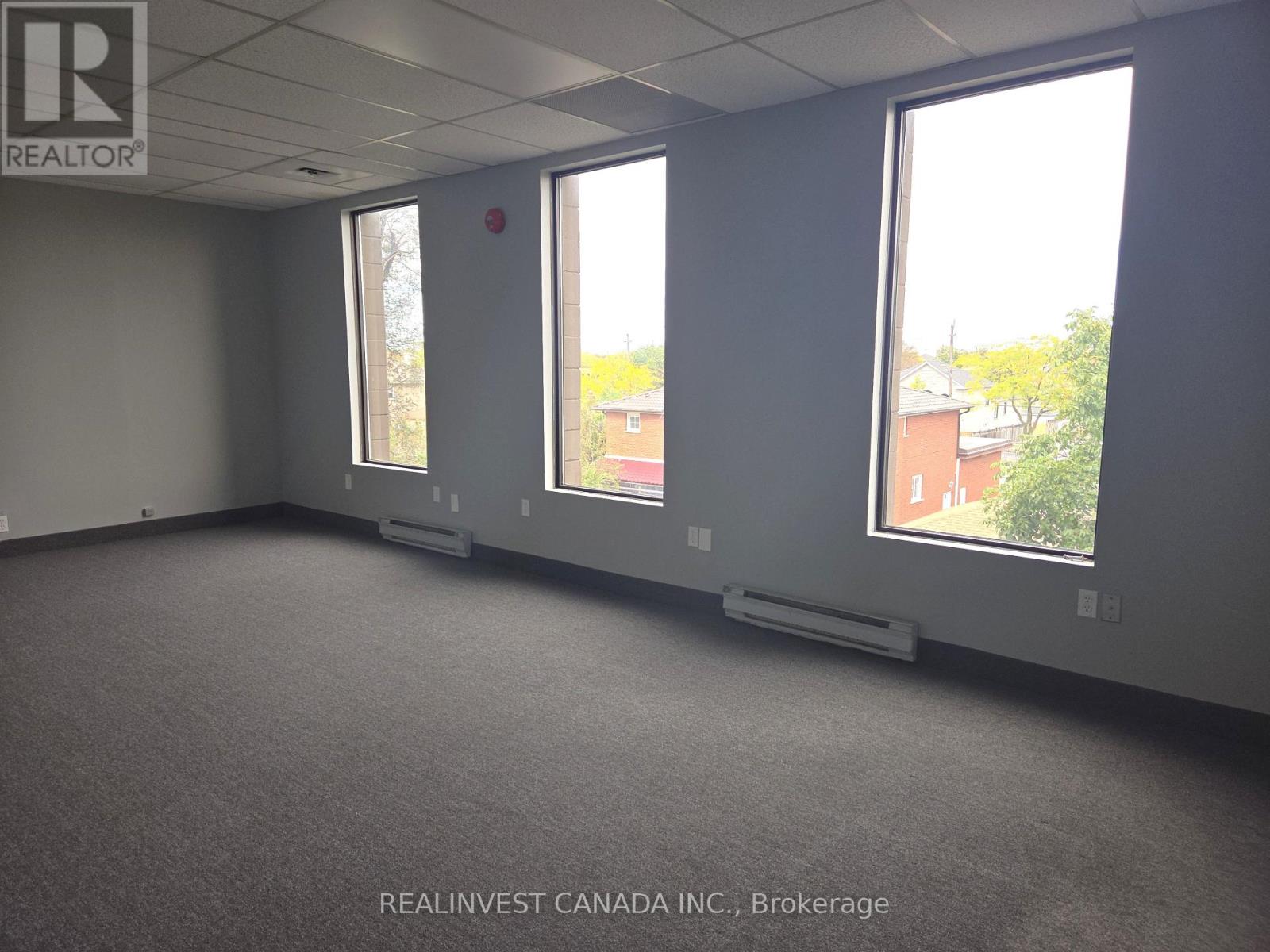 302 - 718 Wilson Avenue, Toronto (Downsview-Roding-Cfb), Ontario  M3K 1E2 - Photo 4 - W13856456