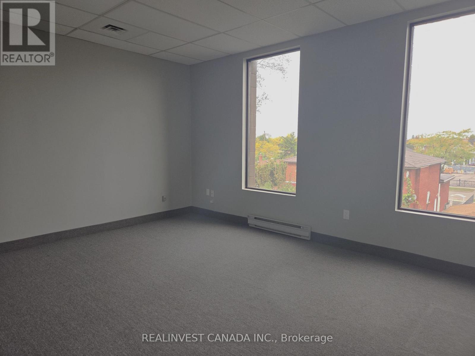 302 - 718 Wilson Avenue, Toronto (Downsview-Roding-Cfb), Ontario  M3K 1E2 - Photo 6 - W13856456