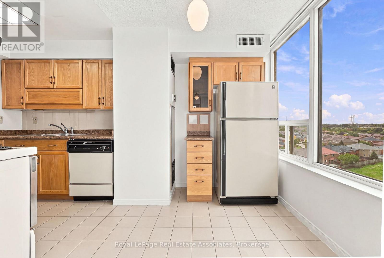808 - 350 Rathburn Road W, Mississauga, Ontario  L5B 3Y2 - Photo 19 - W13856516