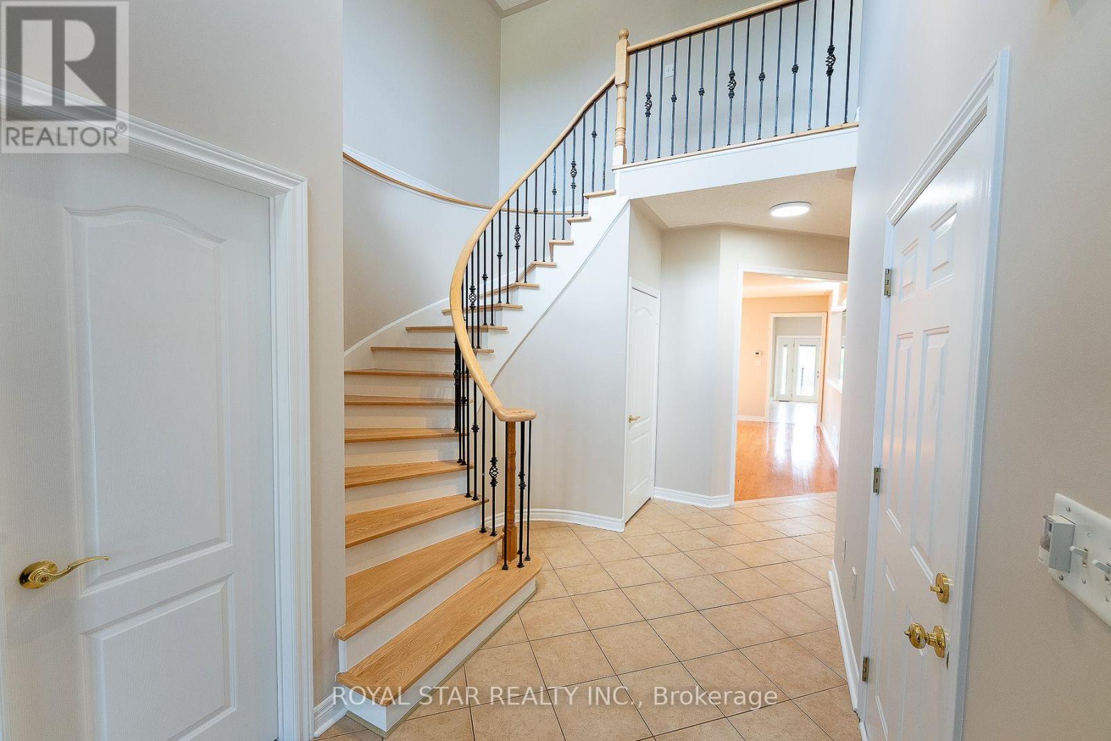 6782 Kazoo Court, Mississauga, Ontario  L5W 1T4 - Photo 3 - W13856560