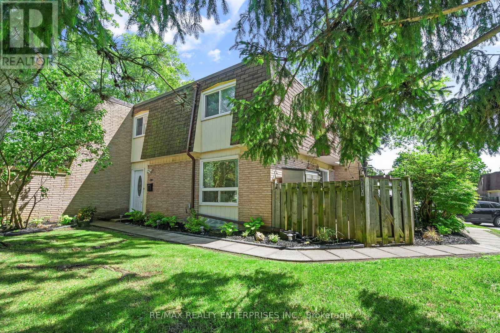 1 - 685 FRANCIS ROAD Burlington (LaSalle) Ontario Canada L7T3X6 3