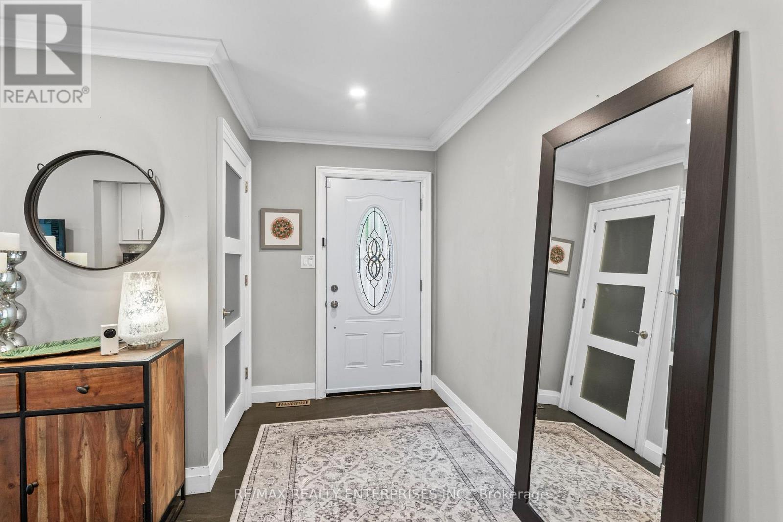 1 - 685 FRANCIS ROAD Burlington (LaSalle) Ontario Canada L7T3X6 5