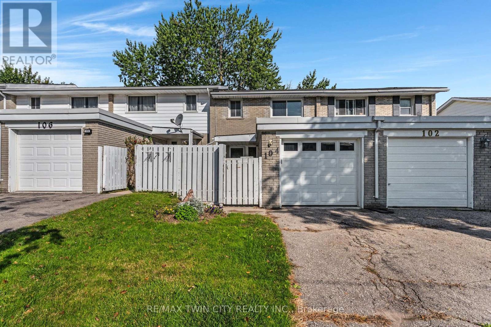 104 RALGREEN CRESCENT, Kitchener, Ontario