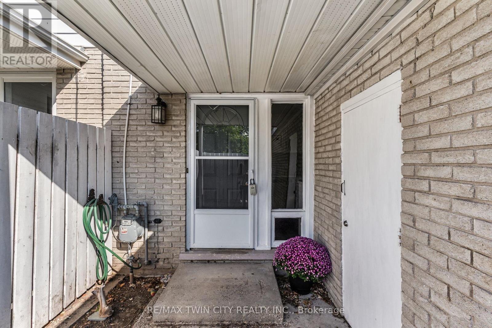 104 Ralgreen Crescent, Kitchener, Ontario  N2M 1T9 - Photo 3 - X13856692