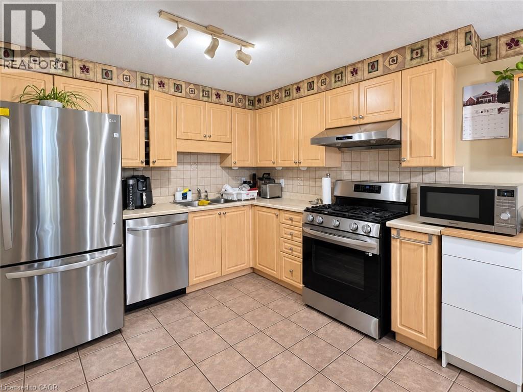 208 Activa Avenue, Kitchener, Ontario  N2E 3T8 - Photo 6 - 40865177