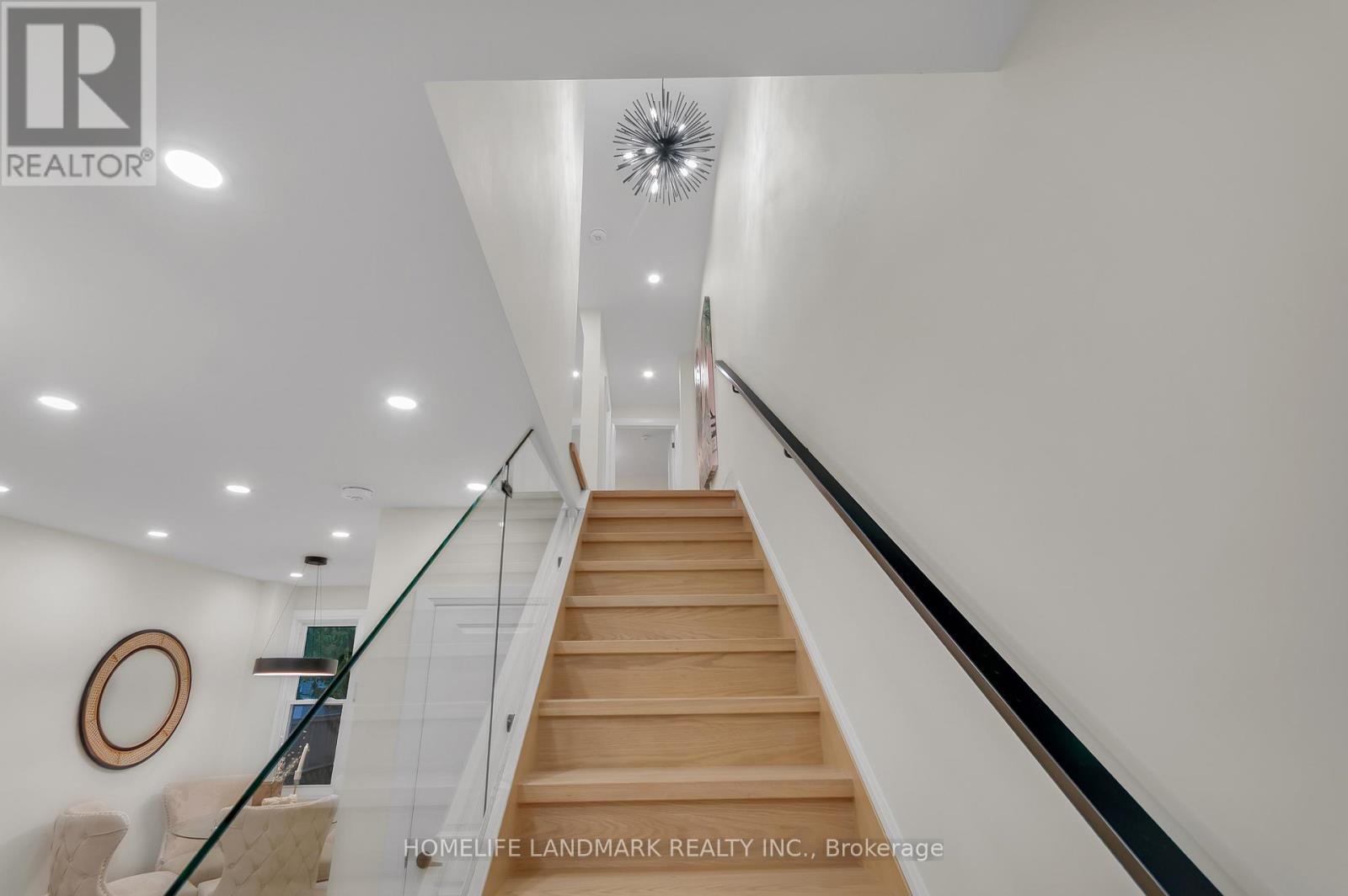 26 Queensdale Avenue, Toronto, Ontario  M4J 1X9 - Photo 10 - E13856682