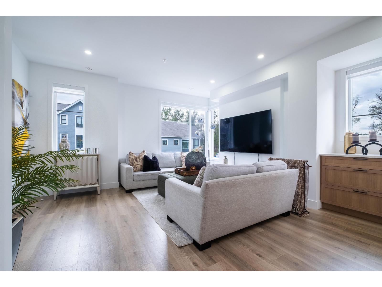 62 20763 76 AVENUE