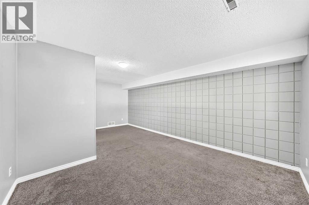 7409 37 Avenue NW, Calgary, Alberta  T3B 1W8 - Photo 36 - A2349302