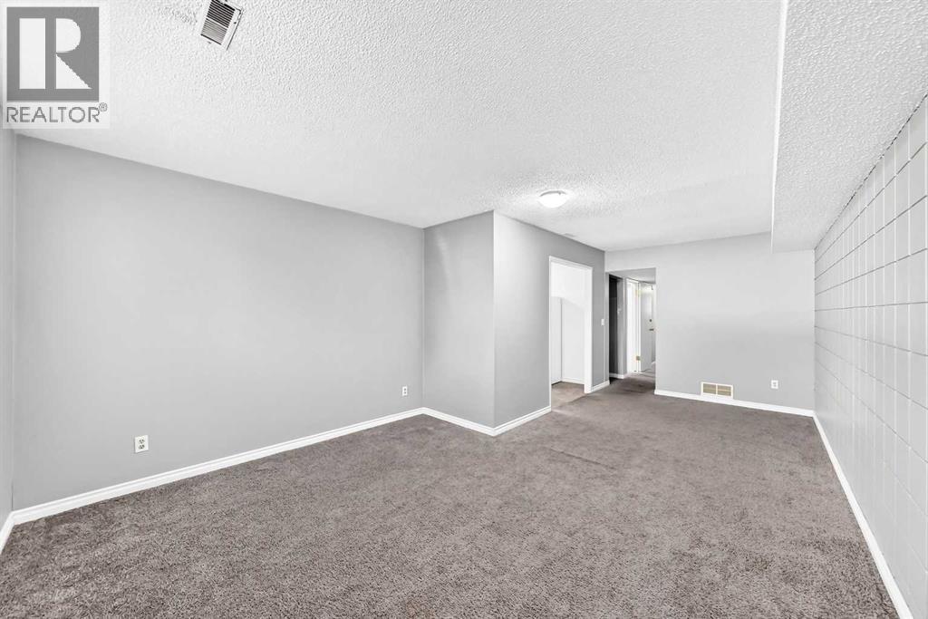 7409 37 Avenue NW, Calgary, Alberta  T3B 1W8 - Photo 37 - A2349302