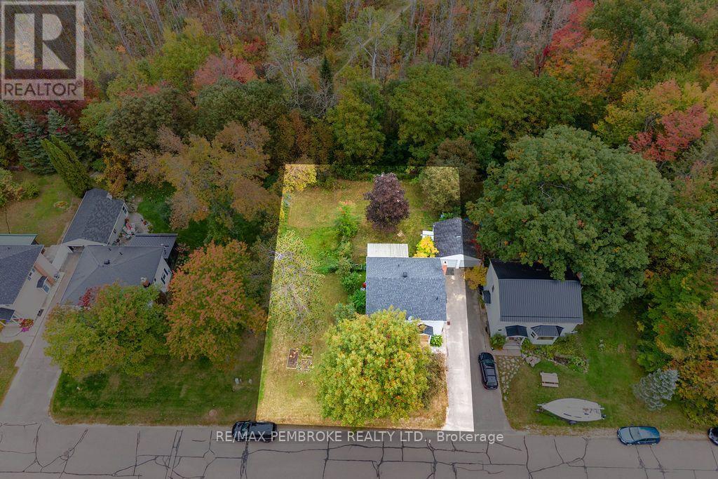 10 Laurier Avenue, Deep River, Ontario K0J 1P0 - Photo 5 - X13856780
