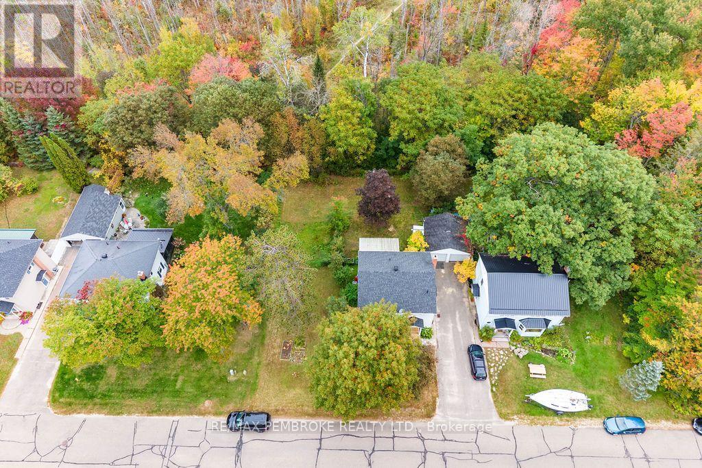 10 Laurier Avenue, Deep River, Ontario K0J 1P0 - Photo 7 - X13856780