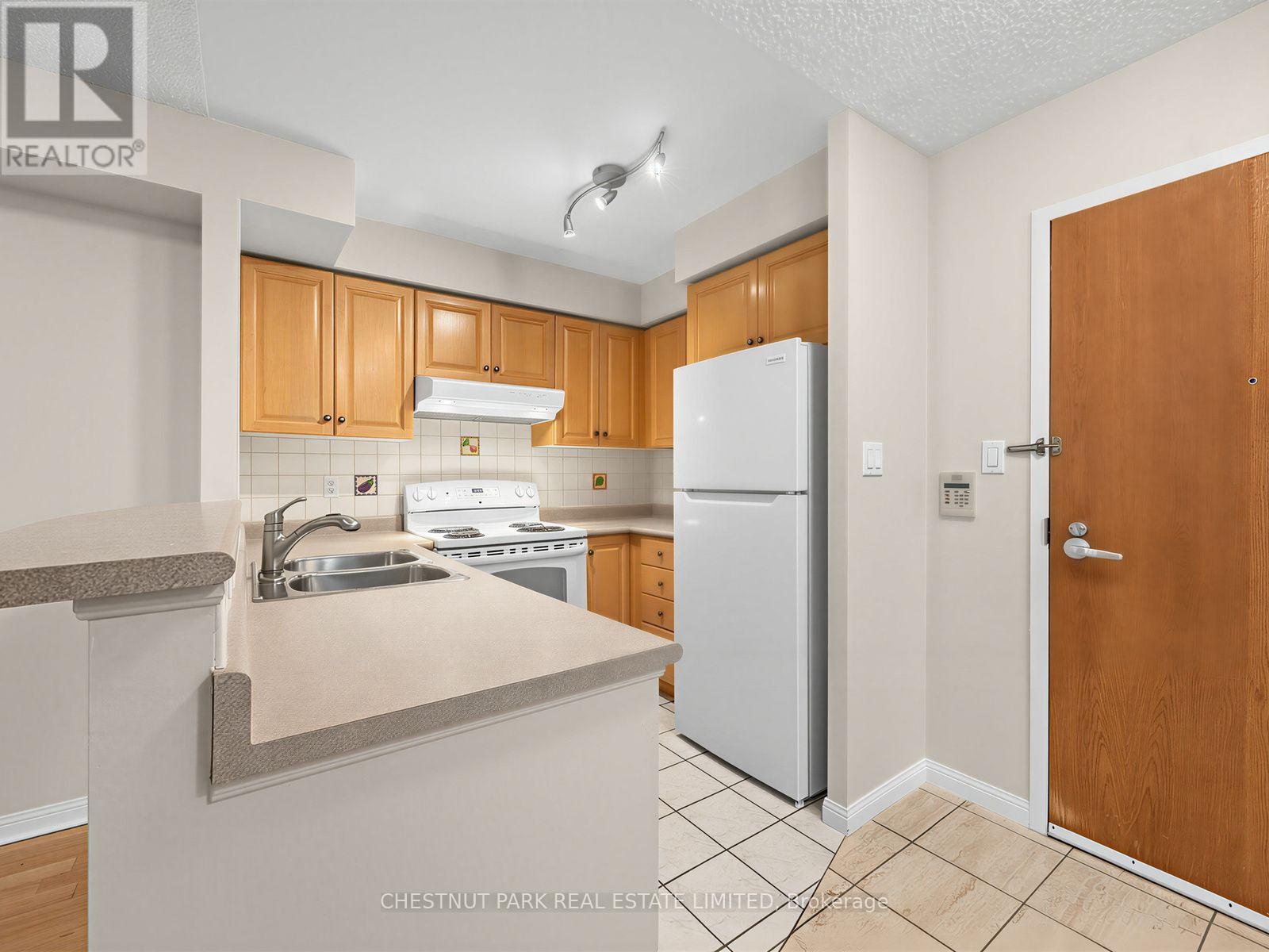 610 - 23 Lorraine Drive, Toronto, Ontario  M2N 6Z6 - Photo 8 - C13856836