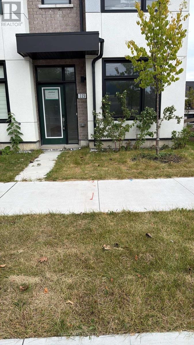 223 MONARCH AVENUE, Ajax, Ontario