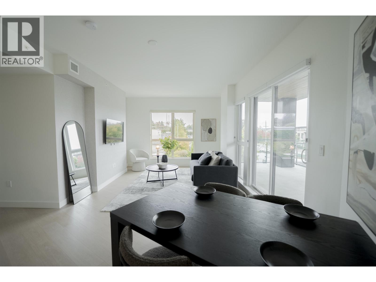 360 422 E 3RD STREET