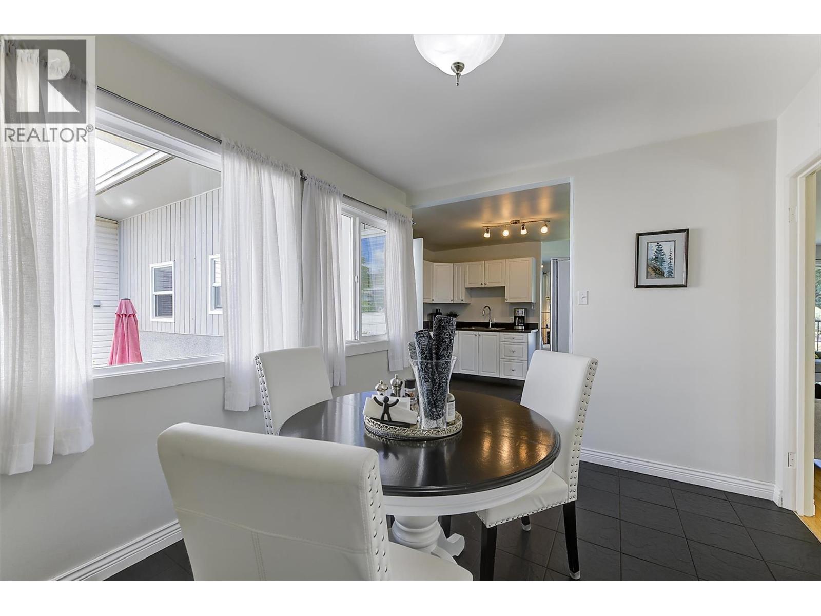 1296 Kelglen Crescent