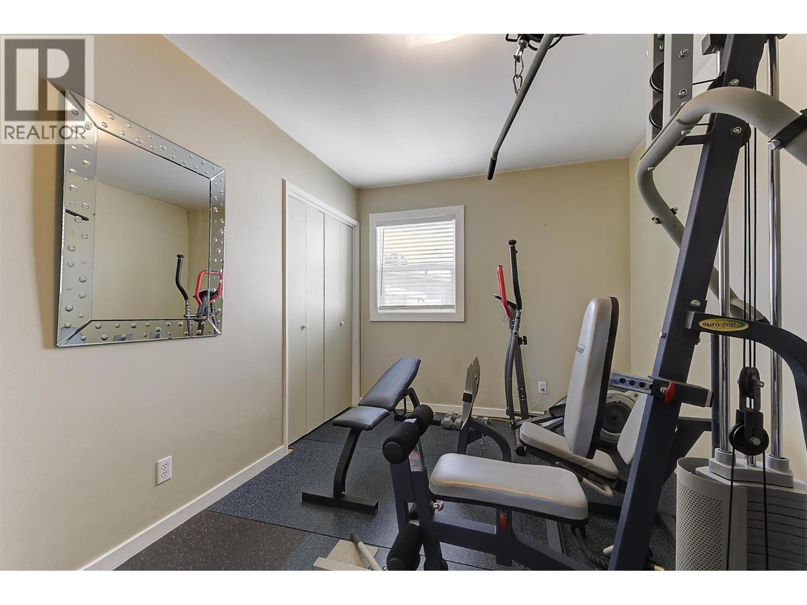 1296 Kelglen Crescent