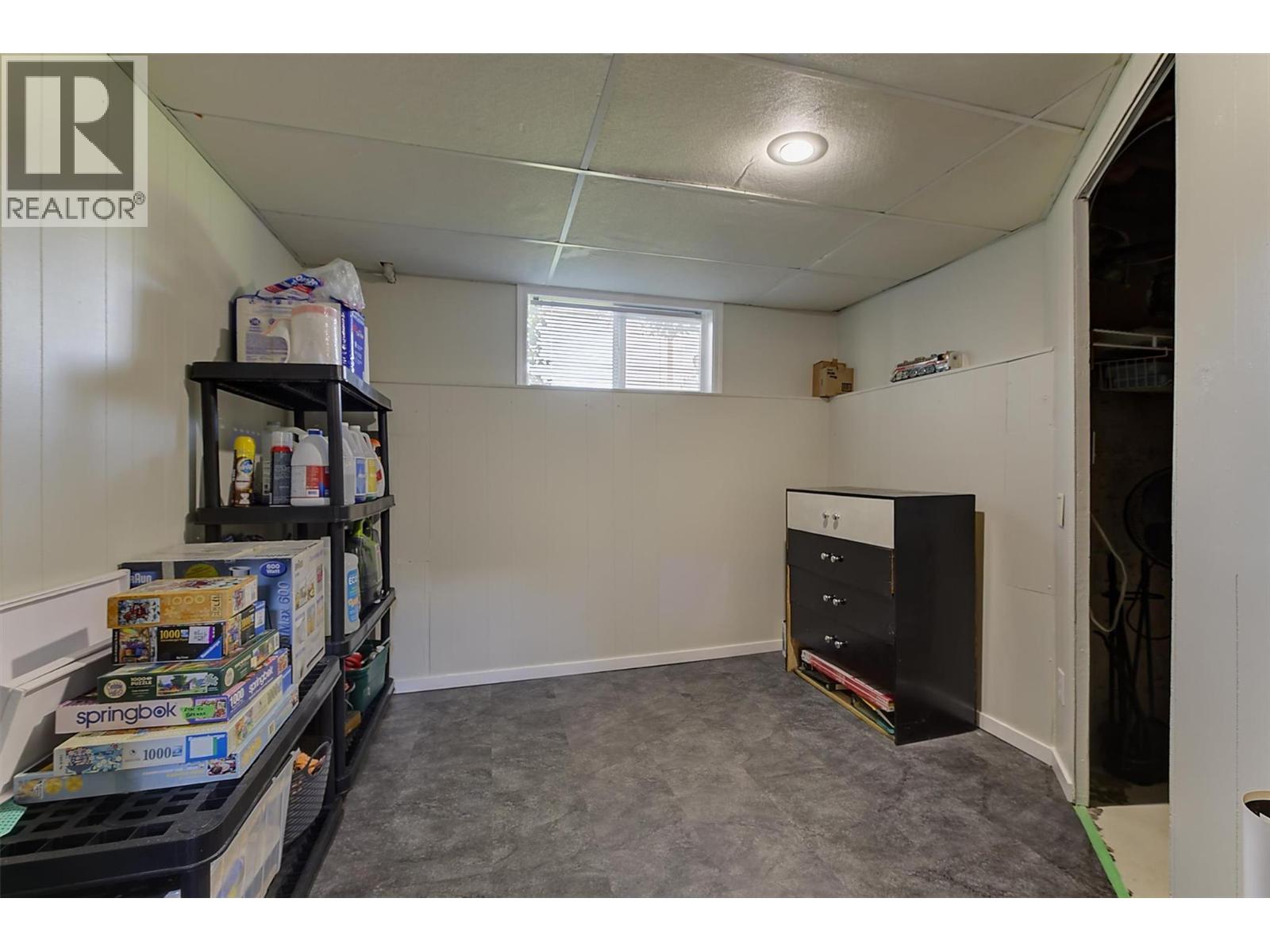 1296 Kelglen Crescent