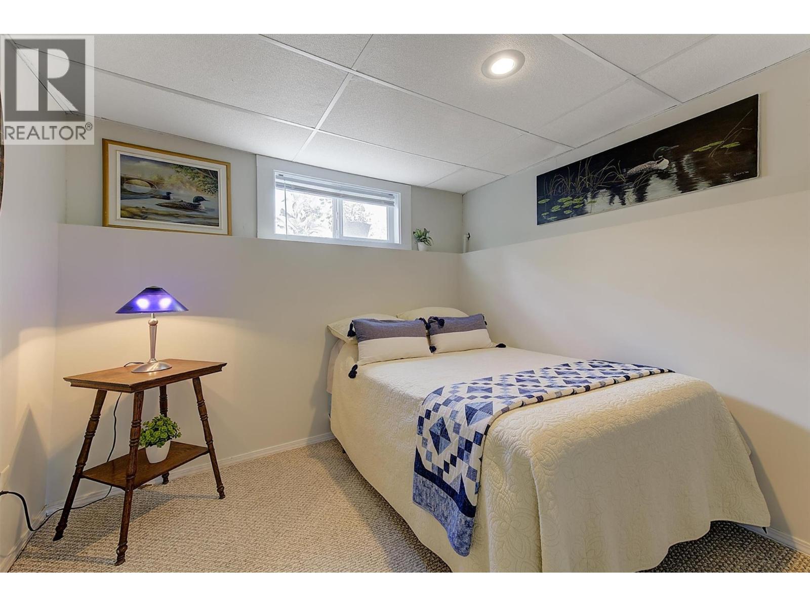 1296 Kelglen Crescent