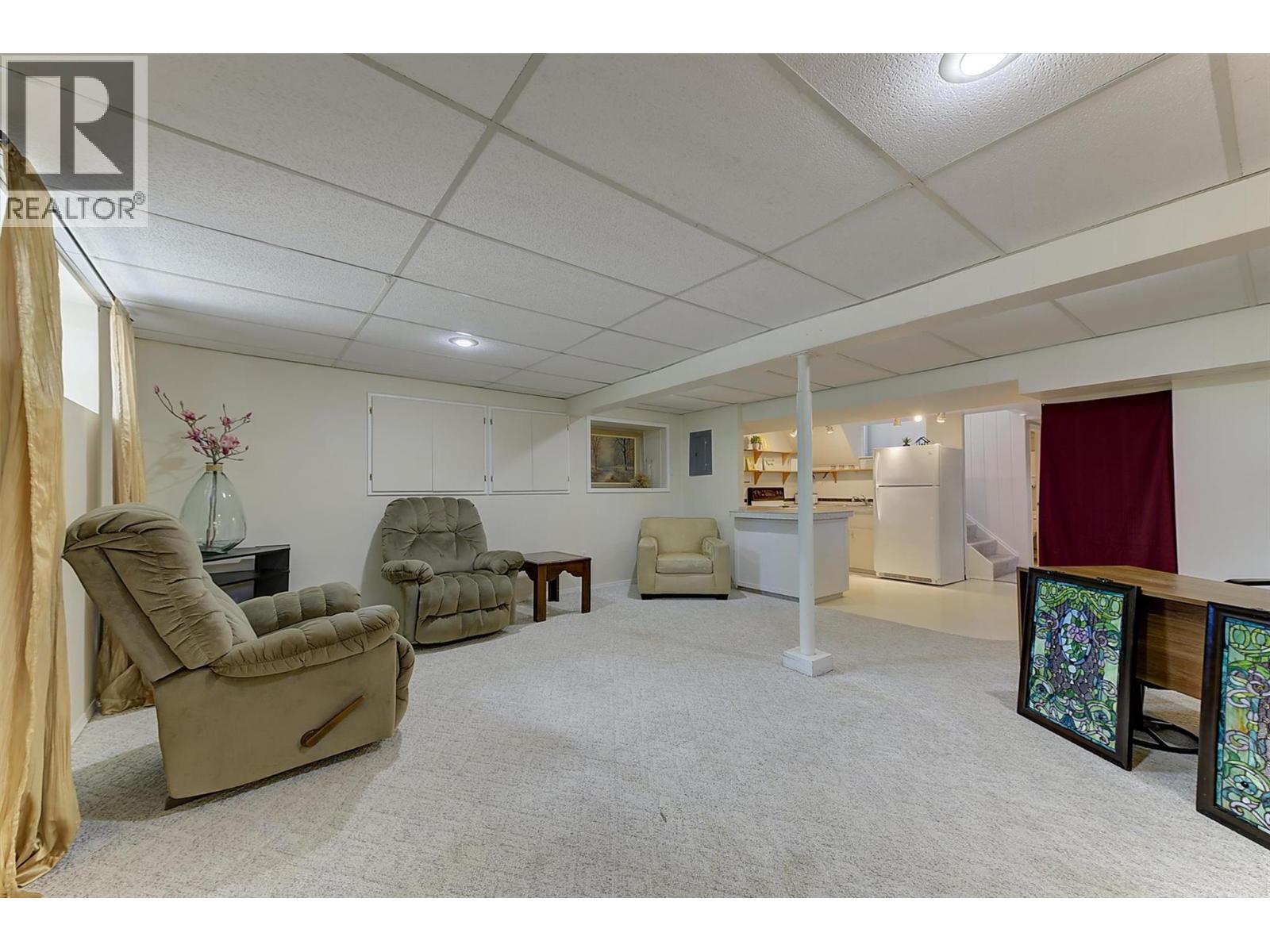 1296 Kelglen Crescent