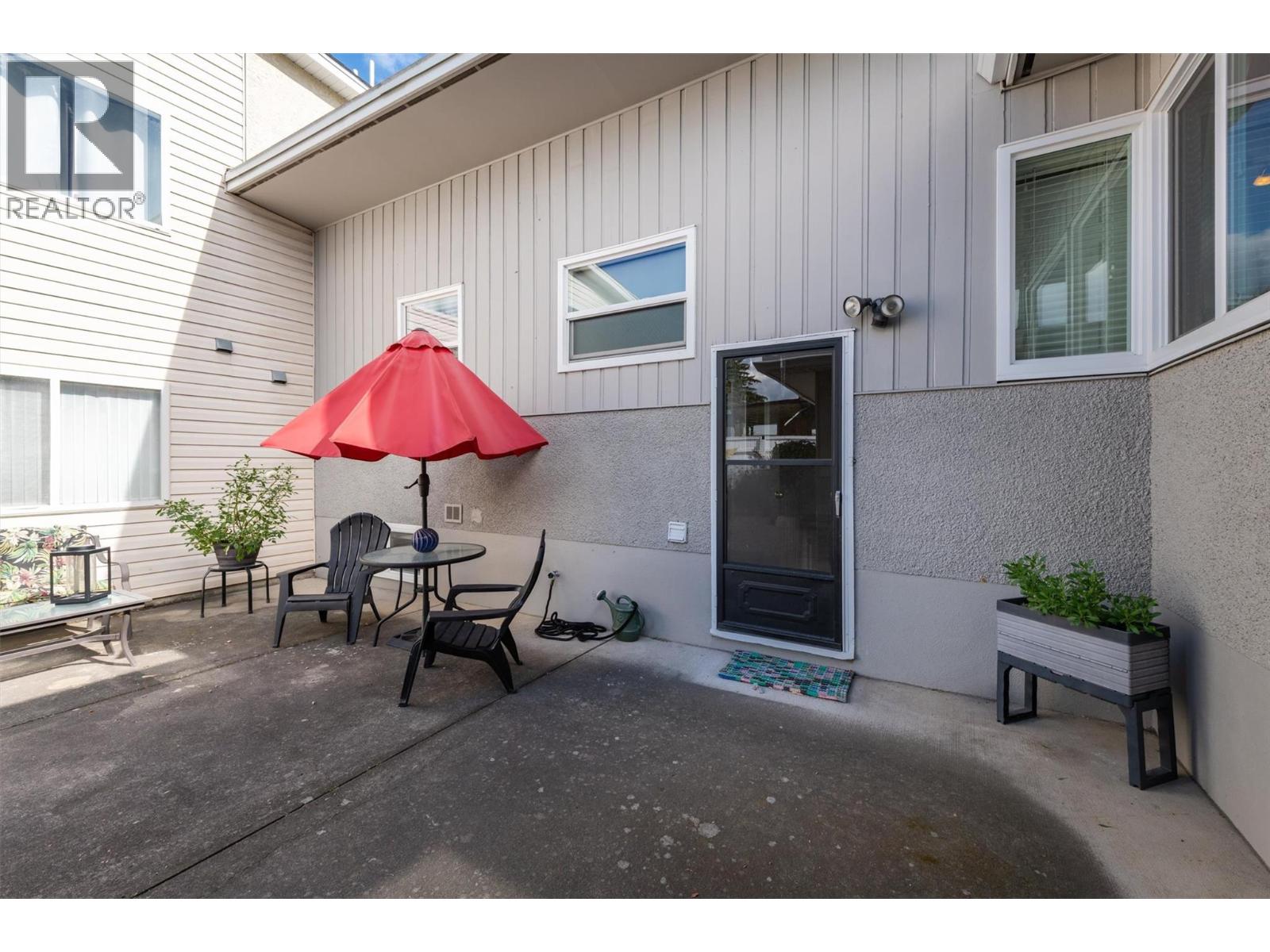 1296 Kelglen Crescent