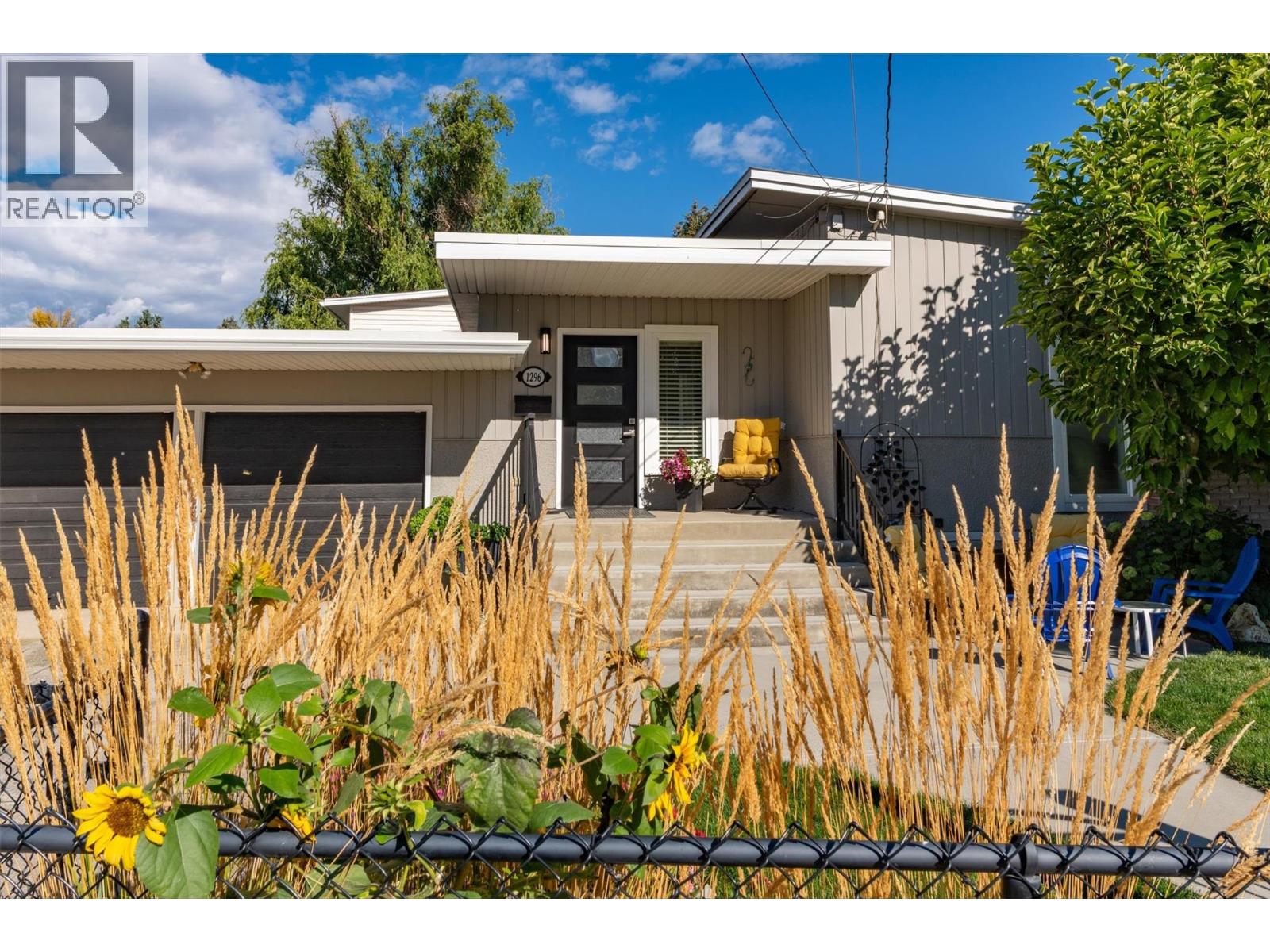 1296 Kelglen Crescent