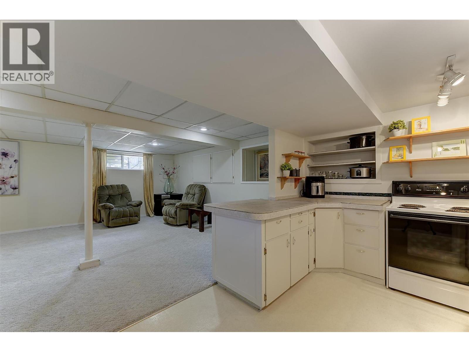 1296 Kelglen Crescent
