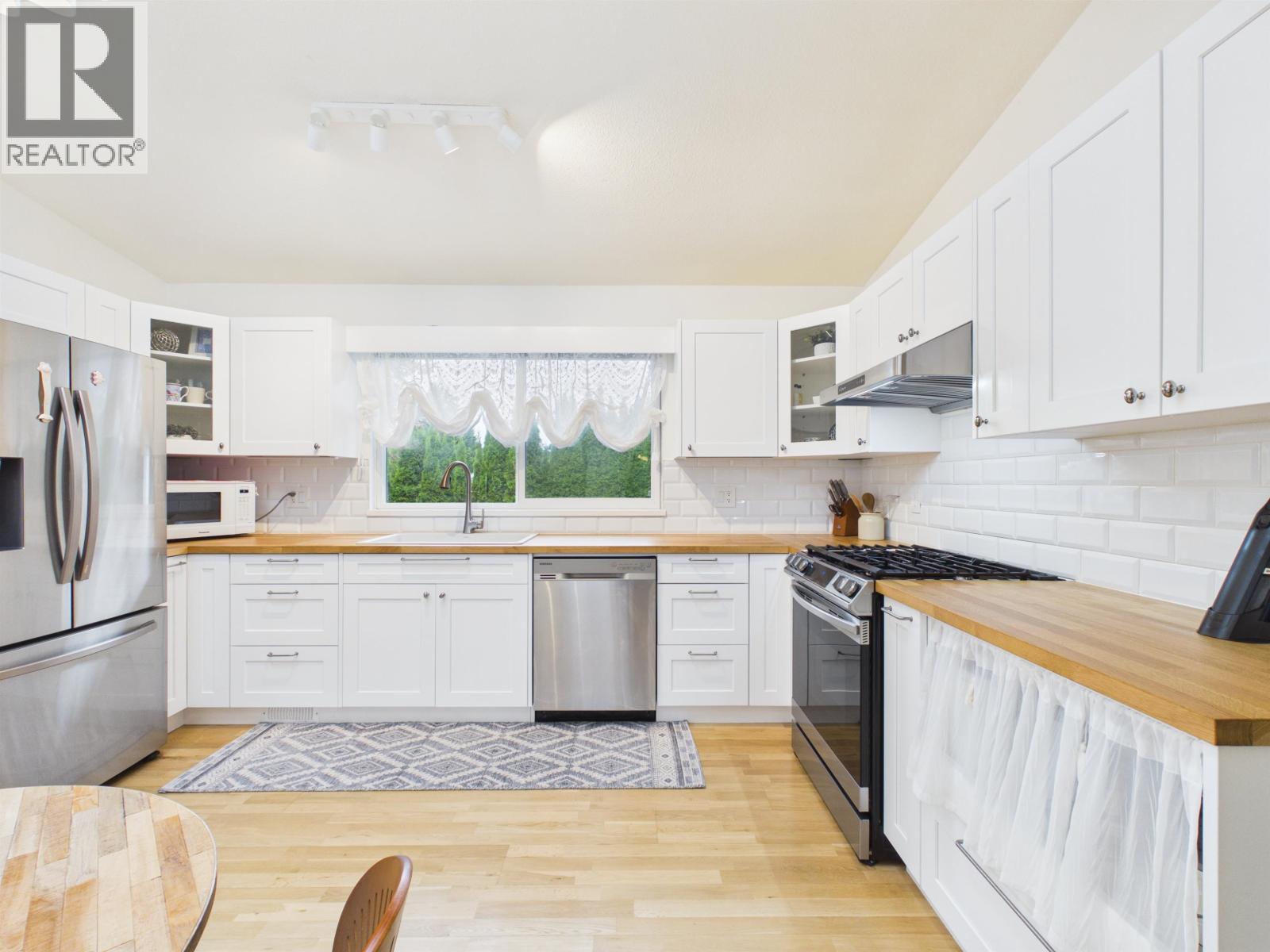 1316 Honeysuckle Lane, Coquitlam, British Columbia  V3E 2H9 - Photo 13 - R3171383