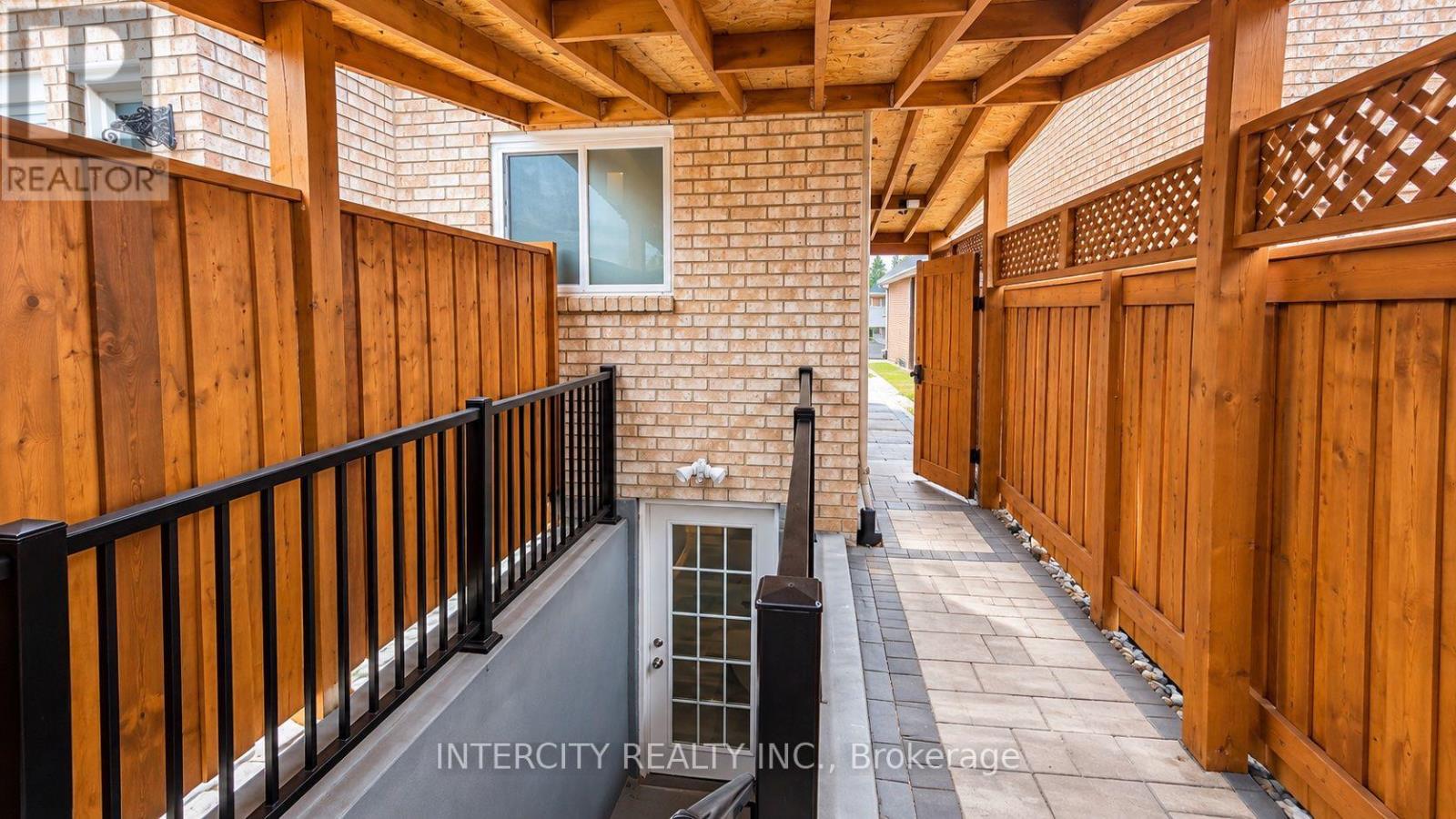 159 Moffatt Avenue, Brampton, Ontario  L6Y 4R8 - Photo 5 - W13856720