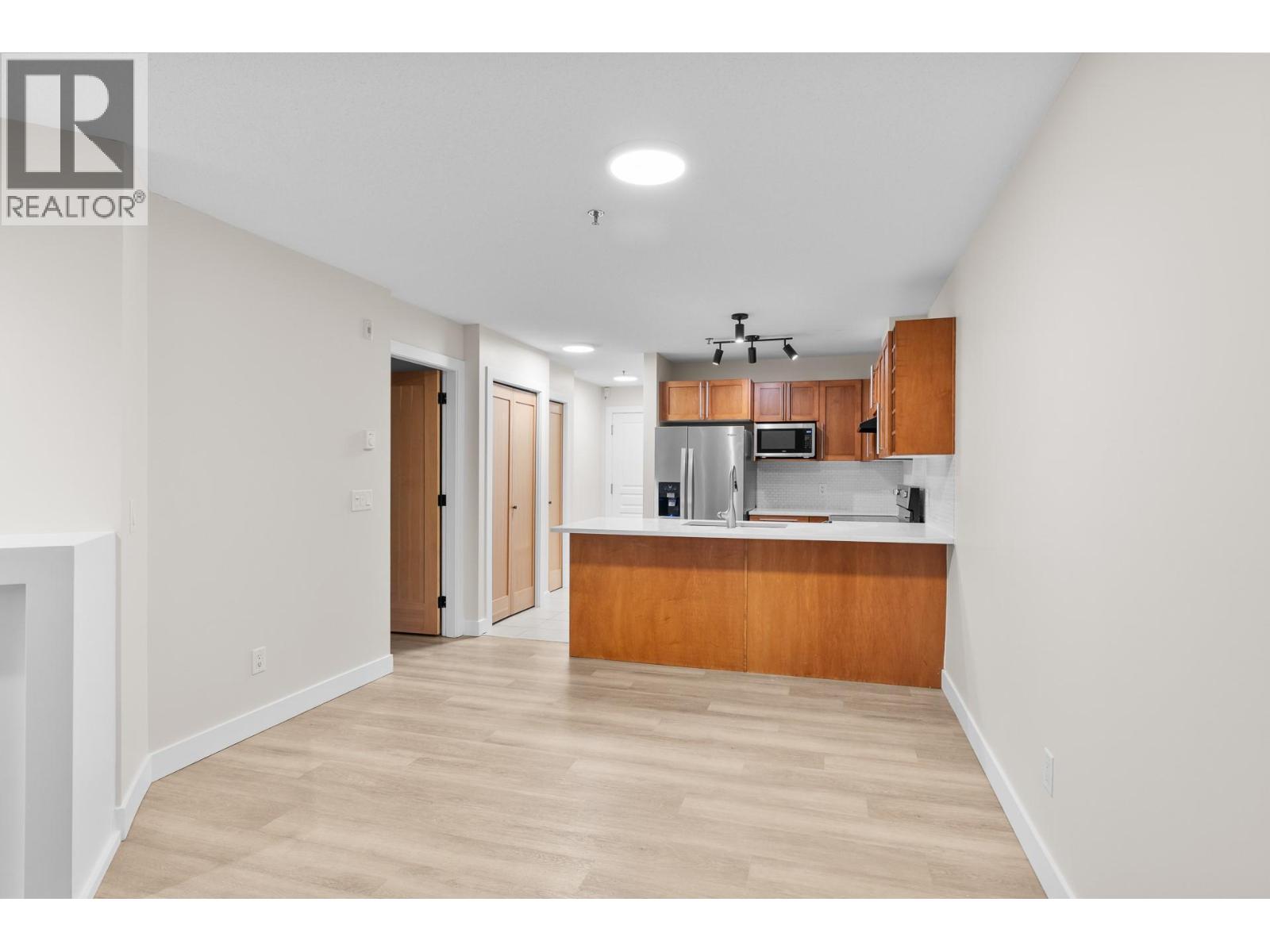 1083 Sunset Drive Unit# 211