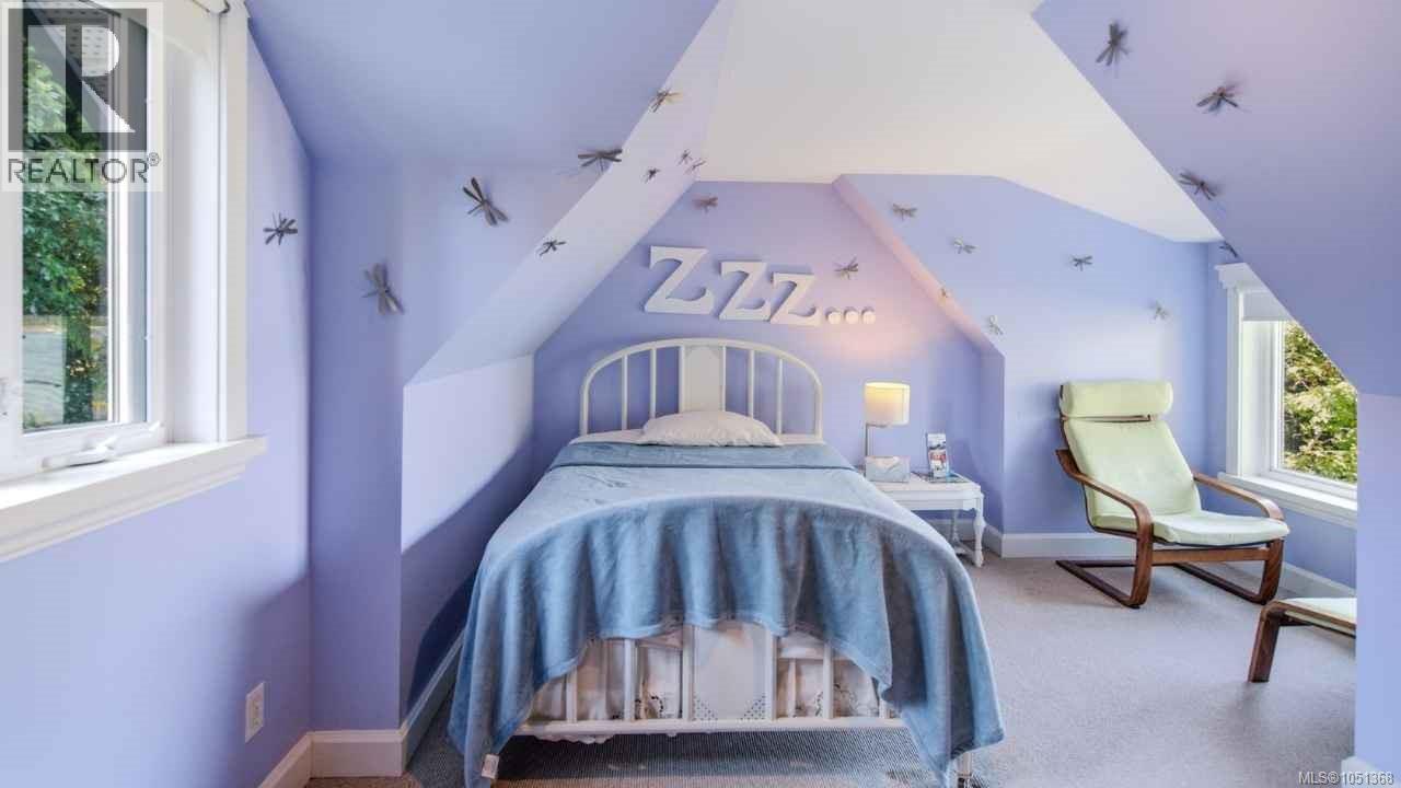 302 Roland Rd