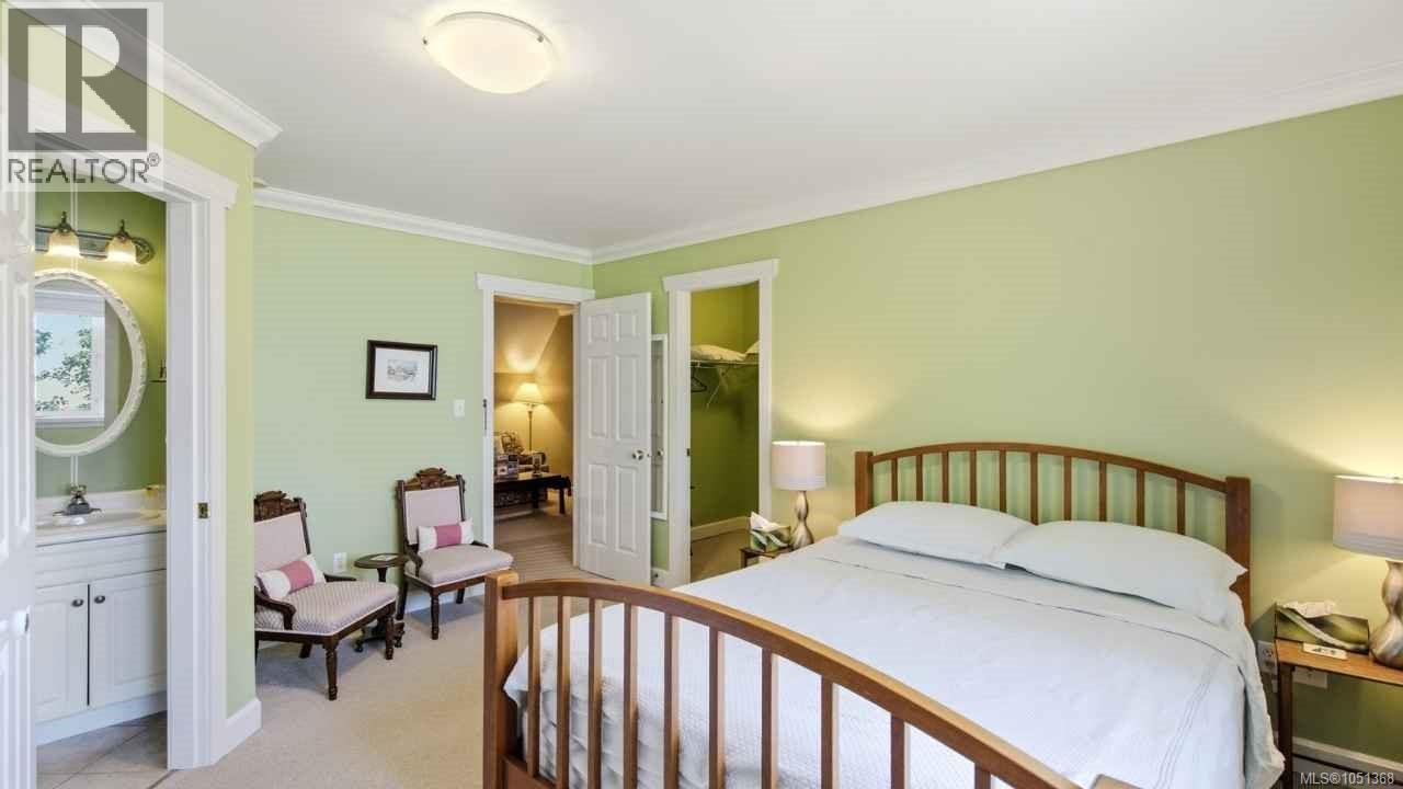 302 Roland Rd