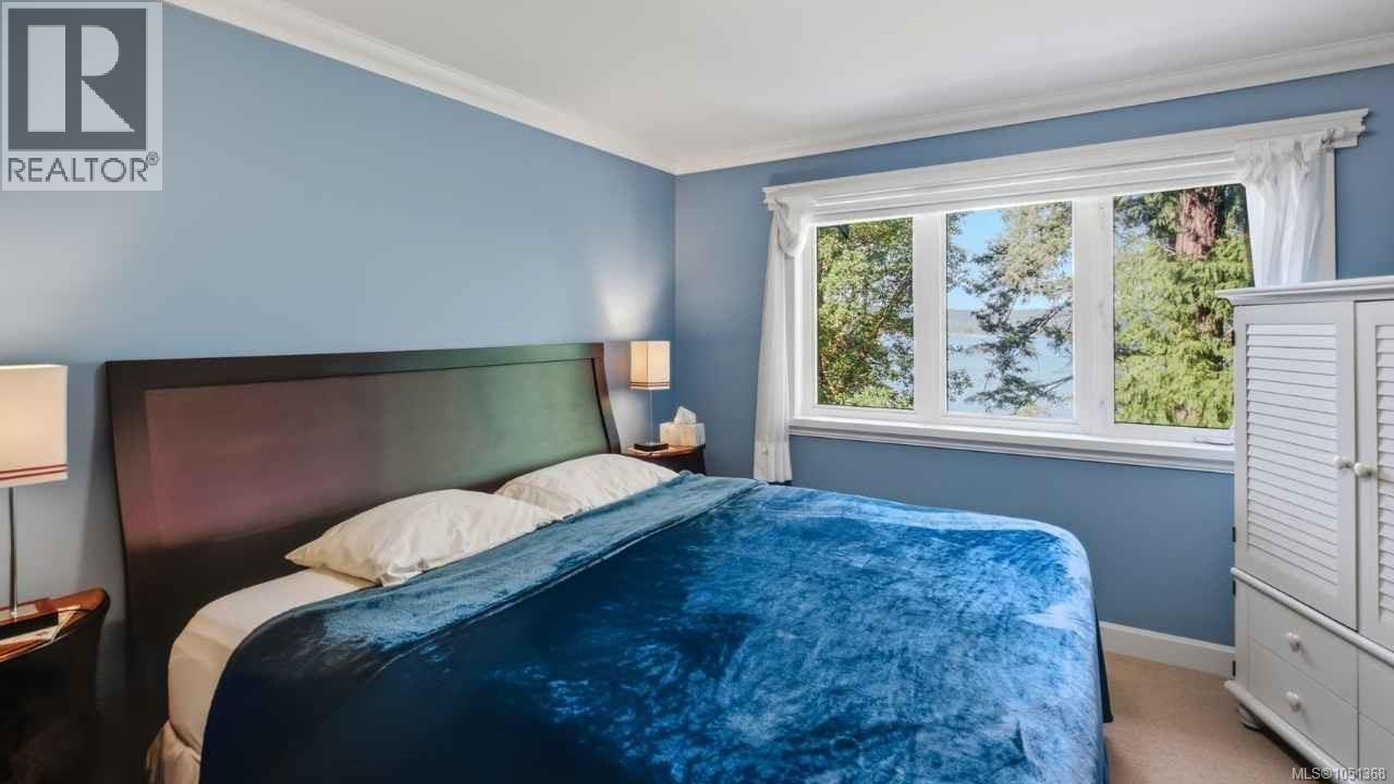 302 Roland Rd