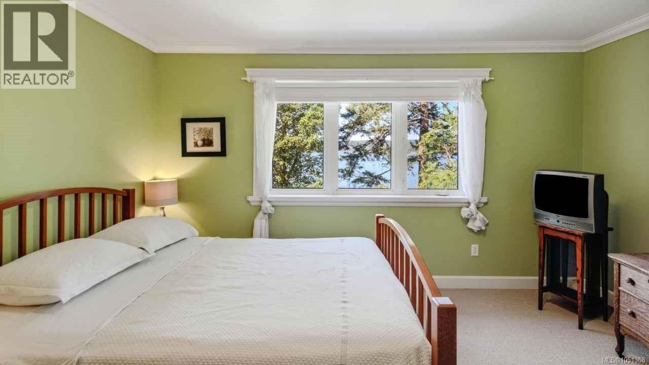 302 Roland Rd