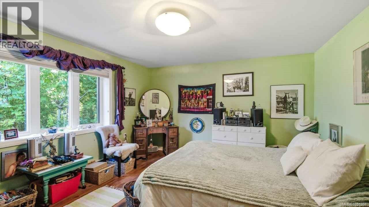 302 Roland Rd