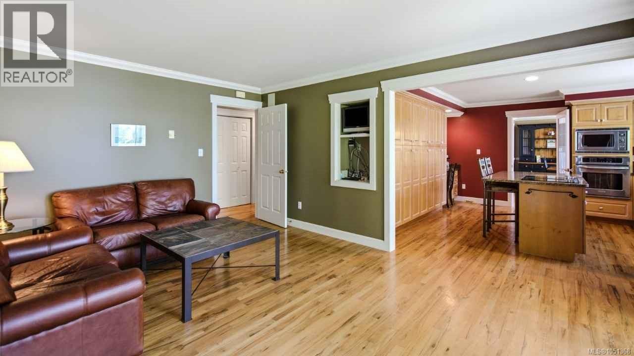 302 Roland Rd