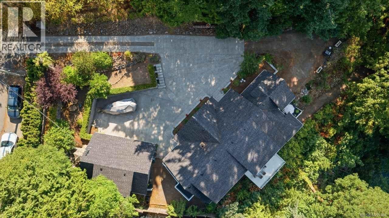 302 Roland Rd