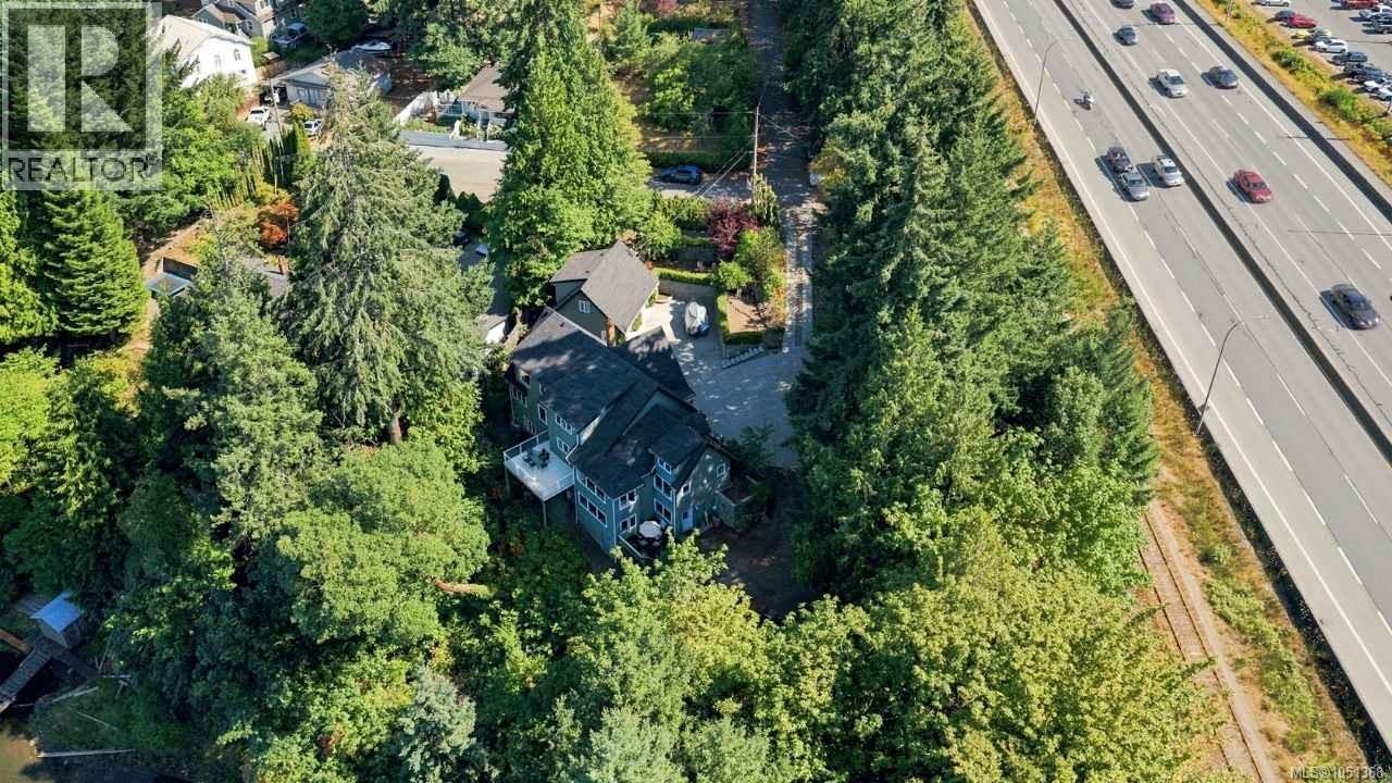 302 Roland Rd