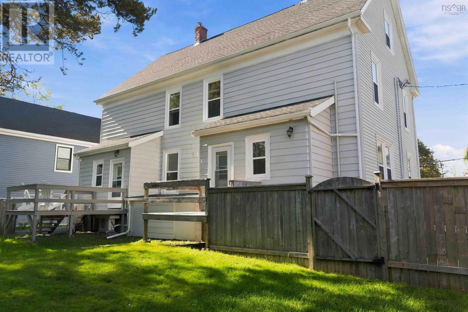 203/205 Gray Street, Windsor, Nova Scotia  B0N 2T0 - Photo 5 - 202625024