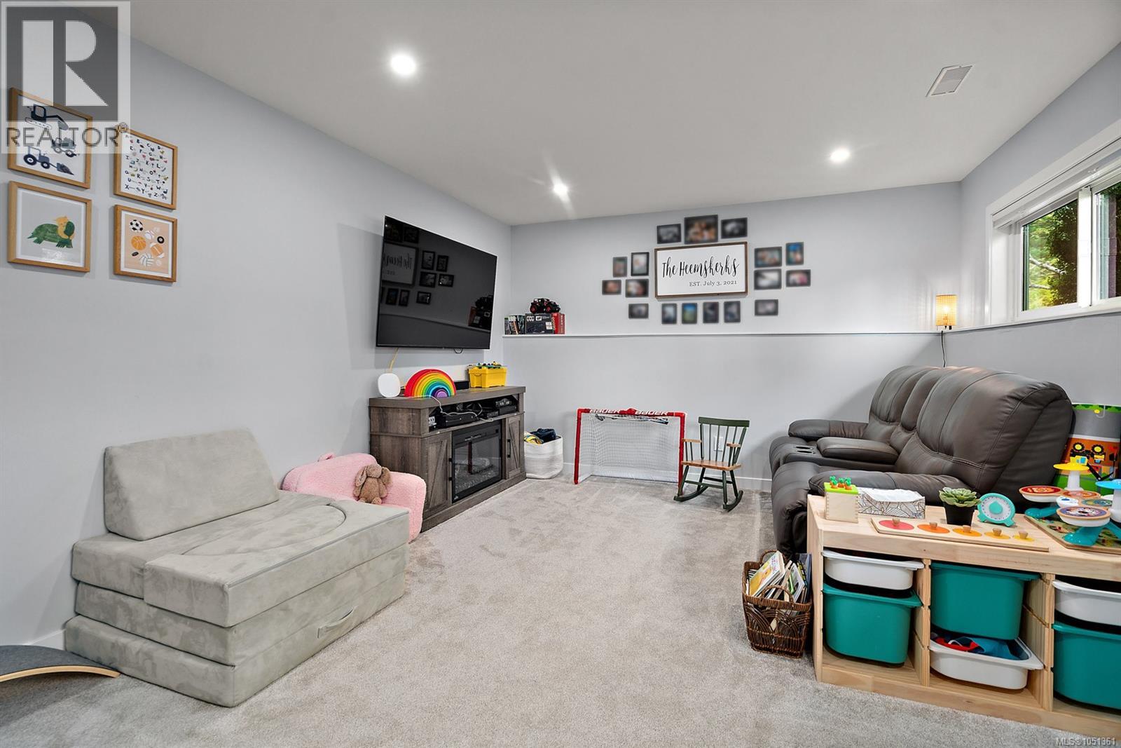 3988 Larchwood Dr