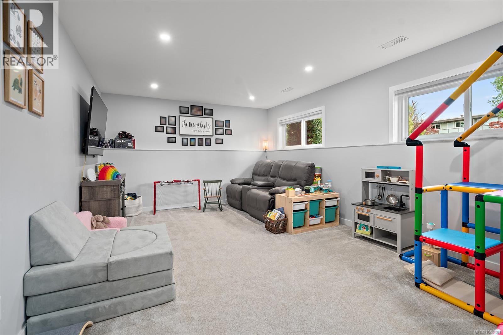 3988 Larchwood Dr